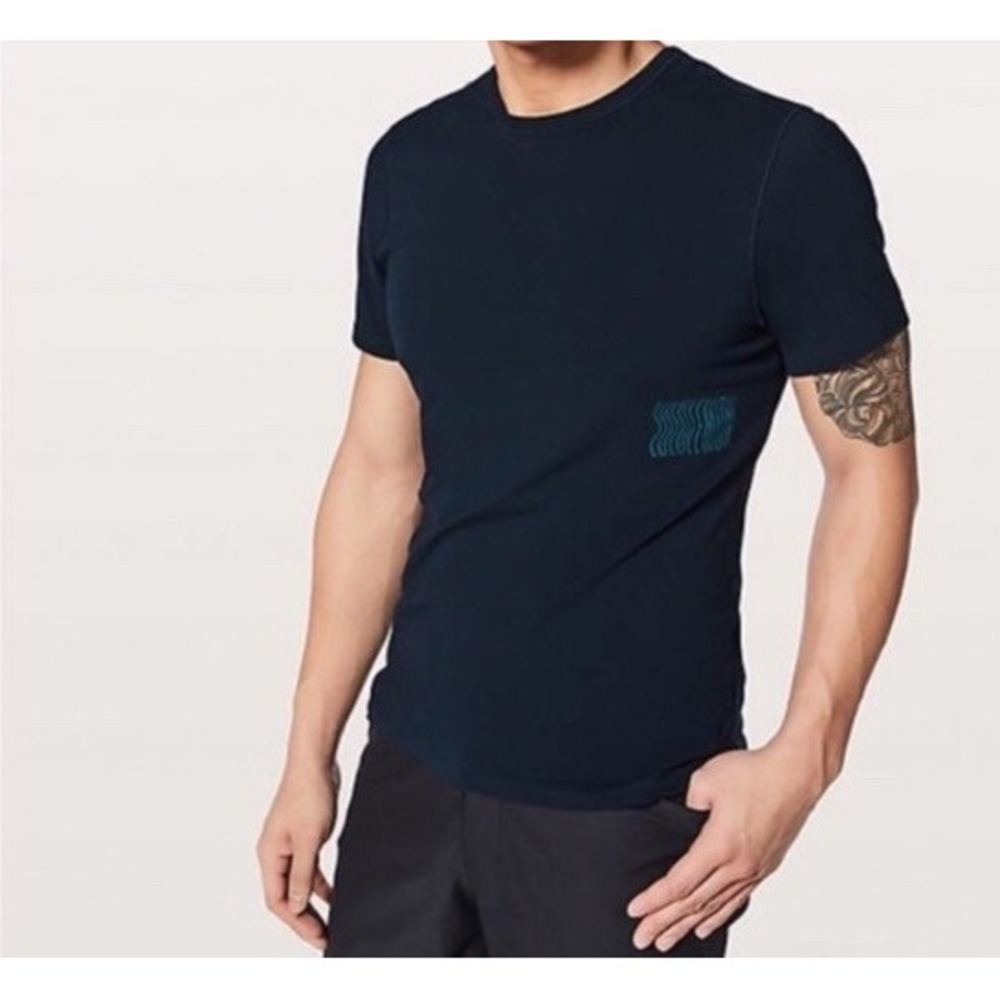 Lululemon Men's Tshirt‎